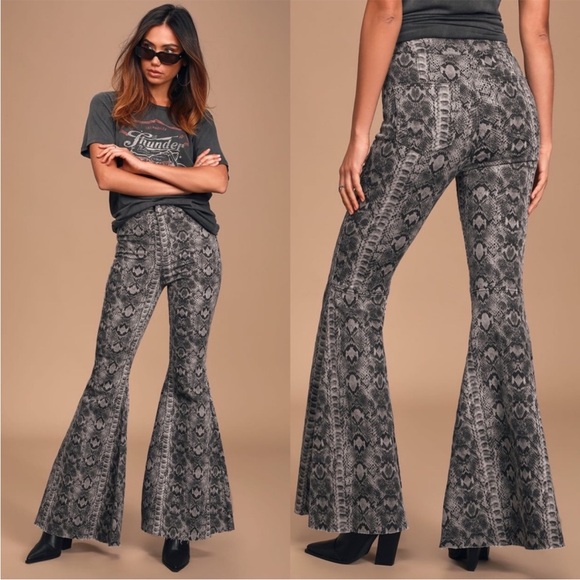 Free People • snakeprint flare jeans sz 26 - Picture 1 of 10